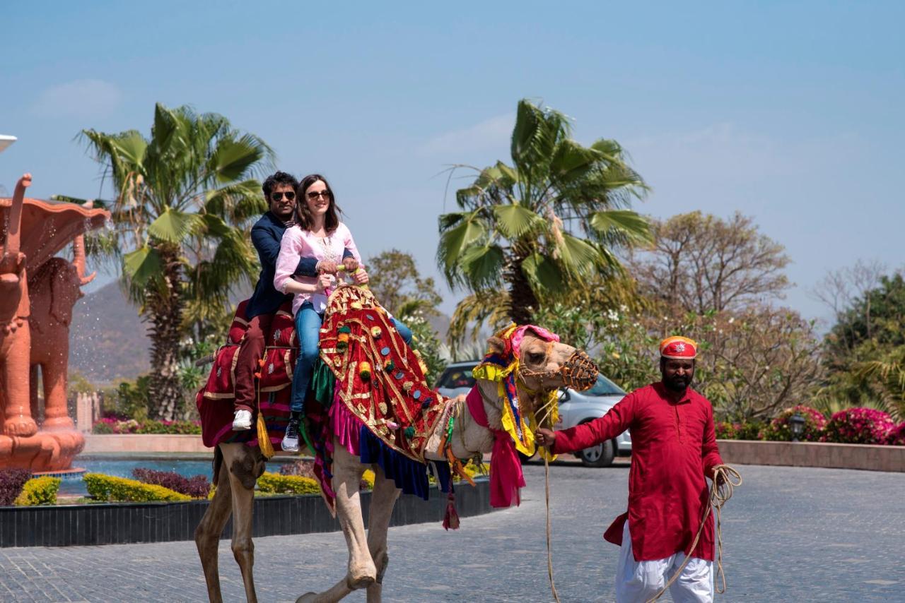 Radisson Blu Udaipur Palace Resort & Spa Exteriör bild